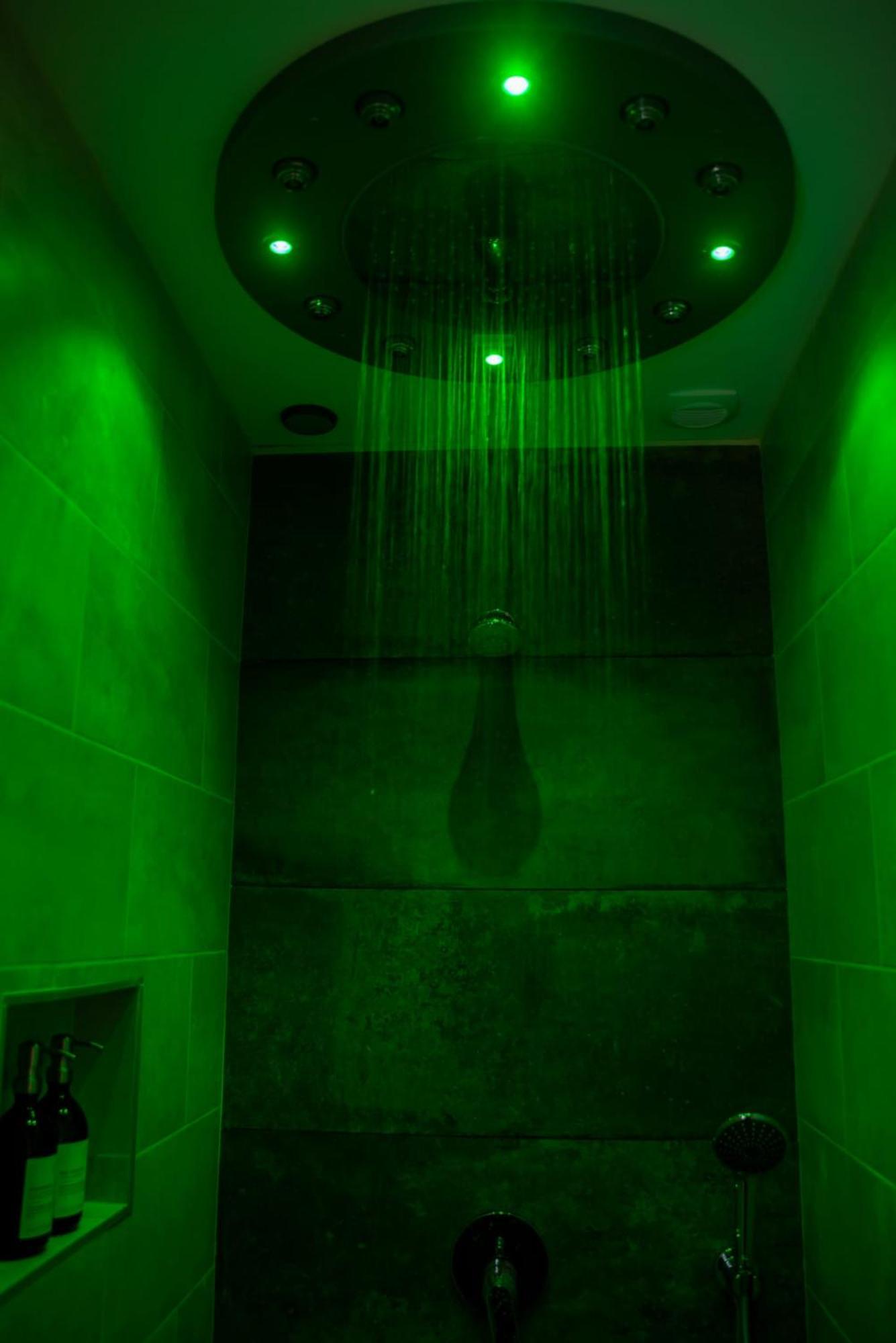לה ברקרה Le Mas Aux Amoureux , Suite Romantique Et Spa מראה חיצוני תמונה