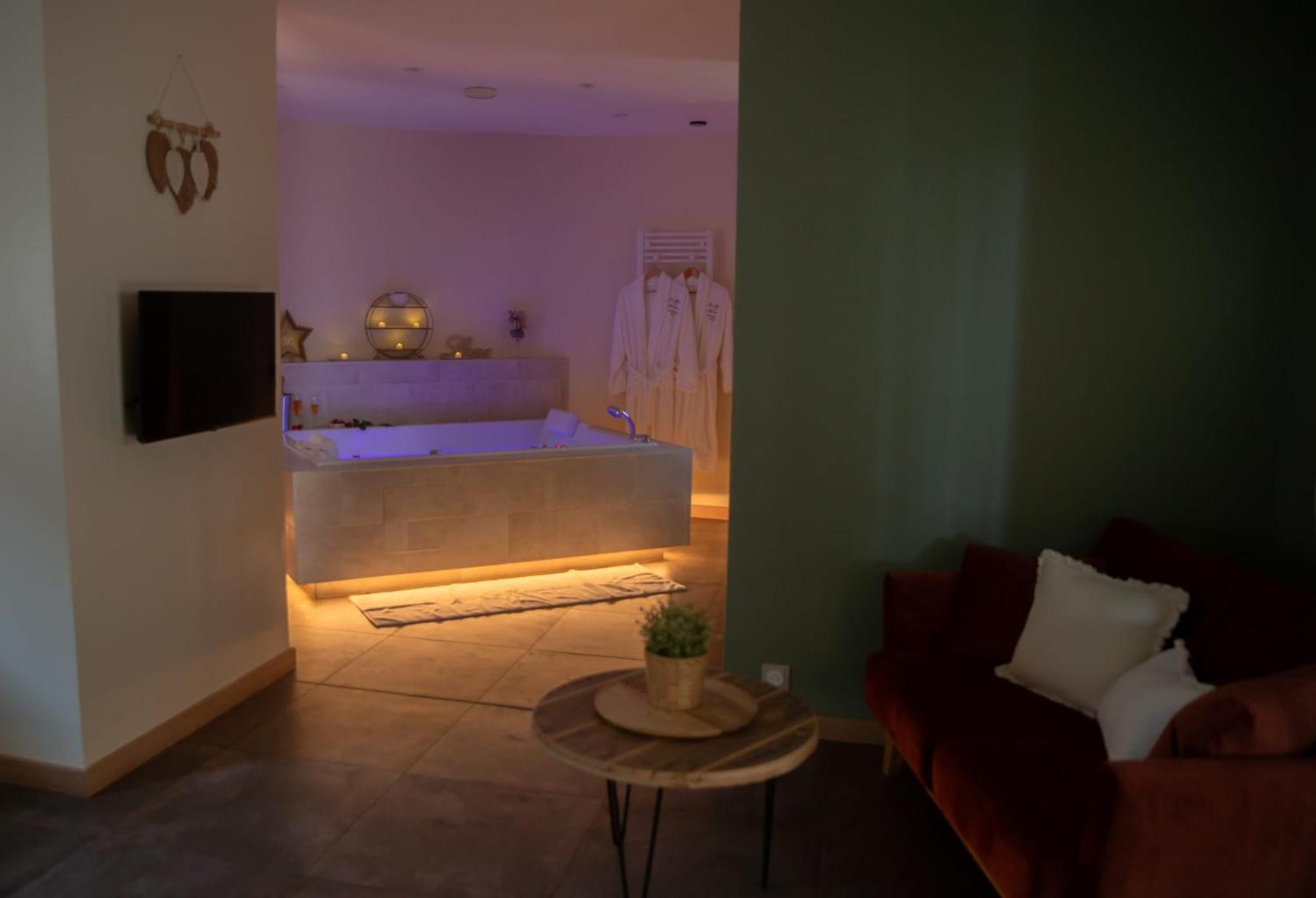 לה ברקרה Le Mas Aux Amoureux , Suite Romantique Et Spa מראה חיצוני תמונה