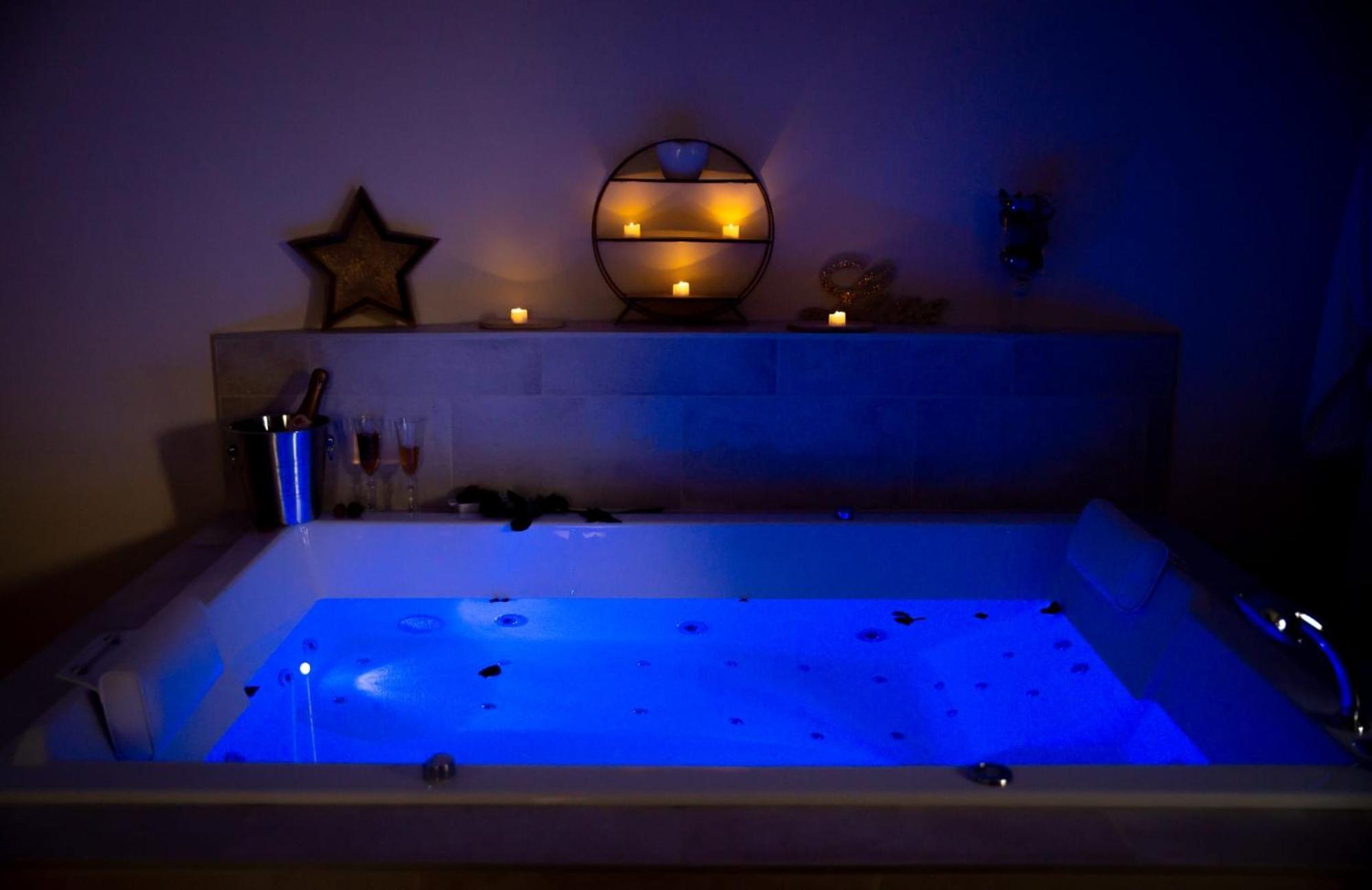 לה ברקרה Le Mas Aux Amoureux , Suite Romantique Et Spa מראה חיצוני תמונה